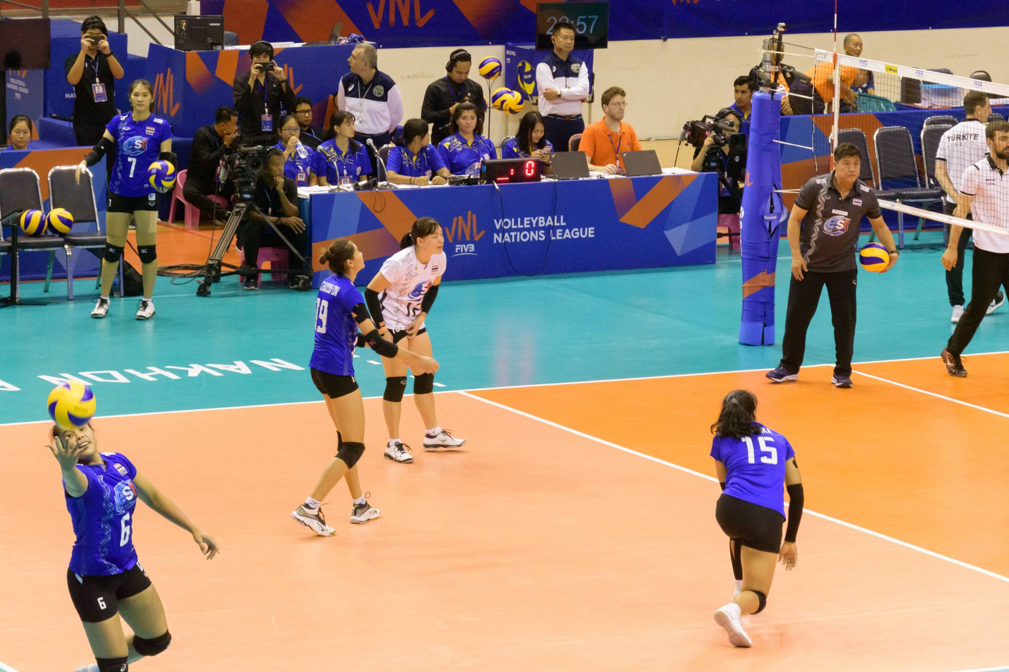 2018-korat-nakhonratchasima-vnl-volleyball-japan-korea-thailand-turkey-day2""